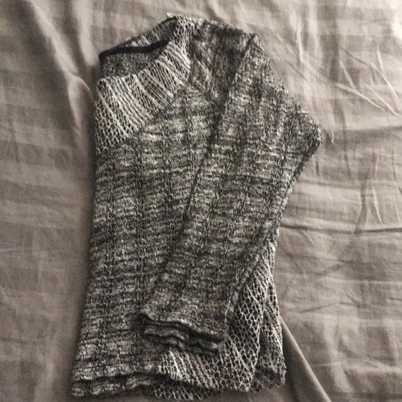 UO Lightweight knit sweater - Picture 2 of 4